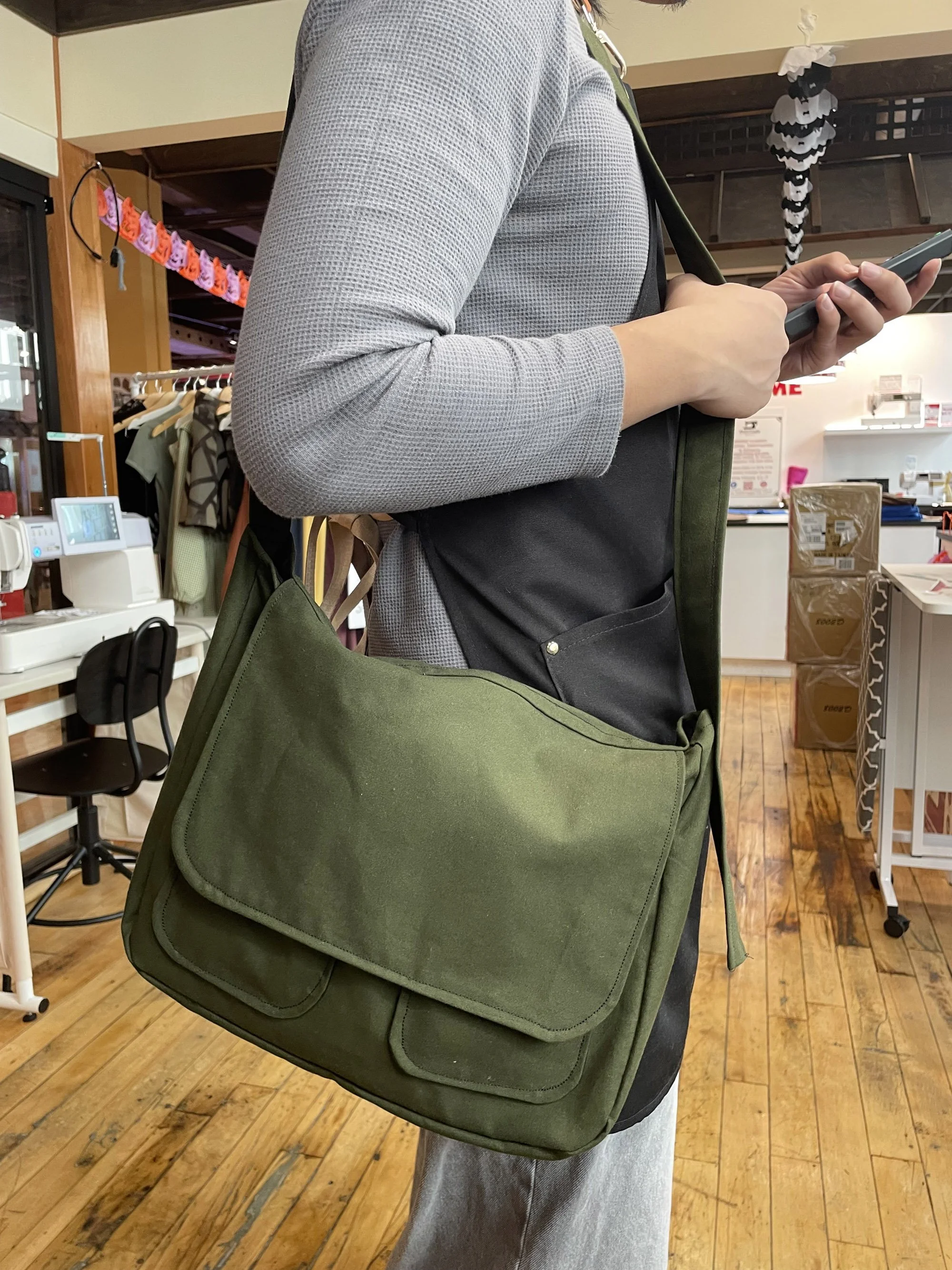 Stylish messenger bag sale